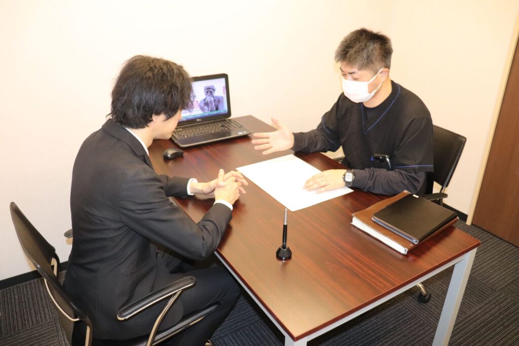 ABCクリニックでカウンセリングを受ける様子