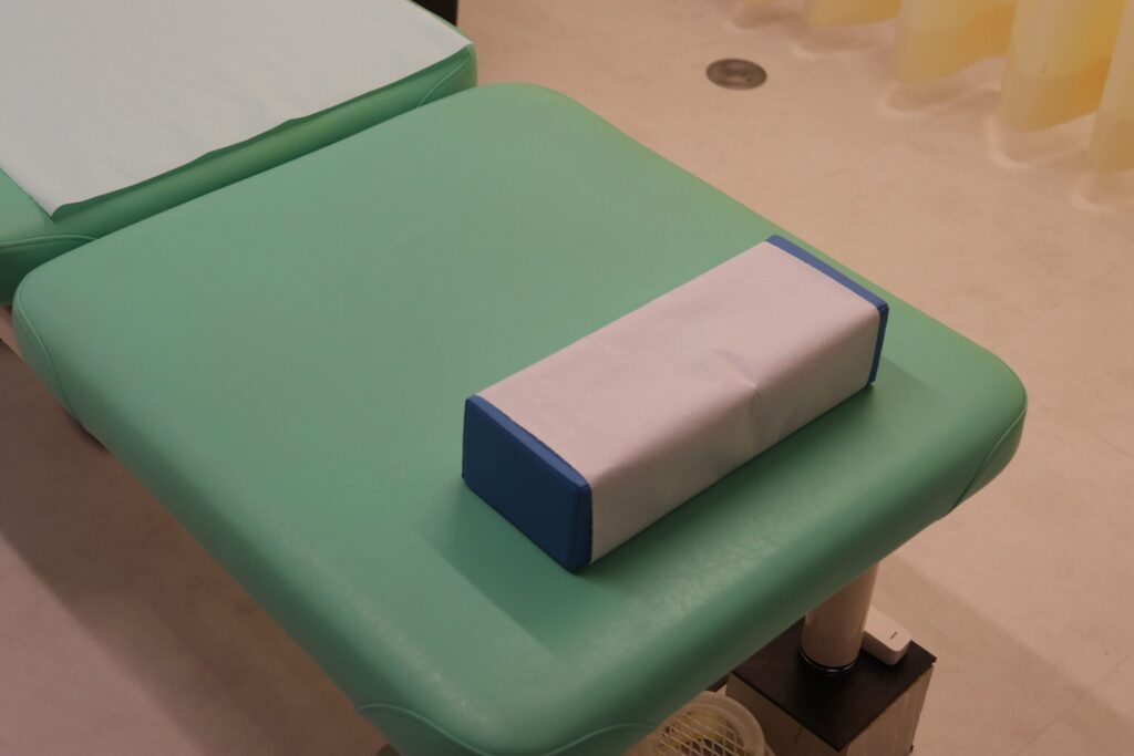 ABCクリニックの手術台と枕