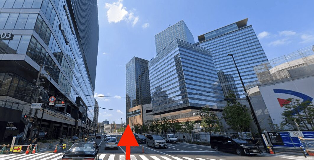 うめきた広場方面から24/7ワークアウト梅田店へ向かう経路２：梅田ランプ東交差点を北梅田通/大阪市道九条梅田線方面へ直進